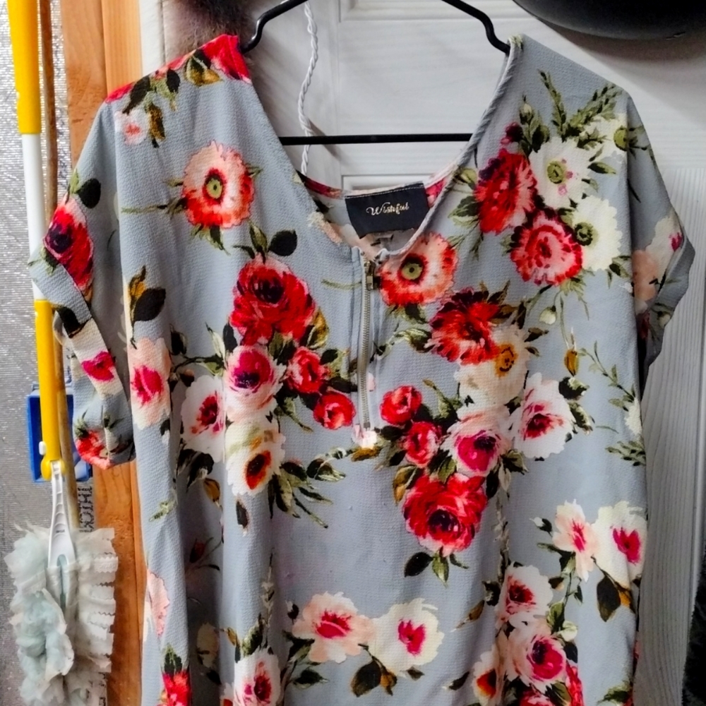 Wishful Women's top 2xl